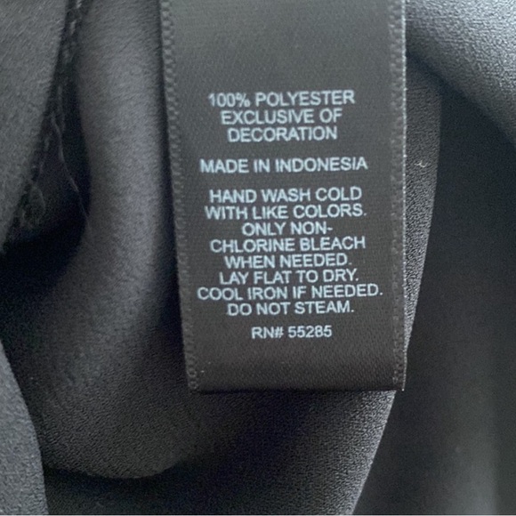 Express Black Crochet Lace Cap Sleeve Blouse, Open Keyhole Back, Size Medium - Picture 8 of 9